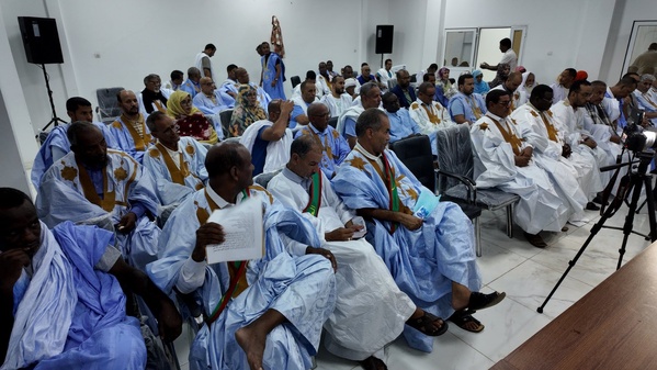 La Délégation générale à la Solidarité nationale et à la Lutte contre l’Exclusion organise une réunion consultative en Adrar sur le programme “Tameer – villes de Taazour” La Délégation générale à la Solidarité nationale et à la Lutte contre l’Exclusion organise une réunion consultative en Adrar sur le programme “Tameer – villes de Taazour”