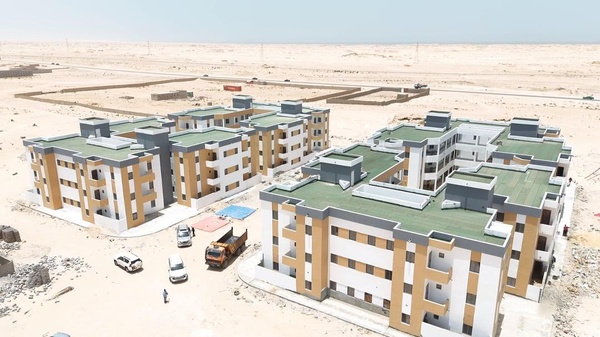 Nouadhibou : Le Délégué Général de « TAAZOUR » visite l’usine de dessalement d’eau de mer et le projet de logement social