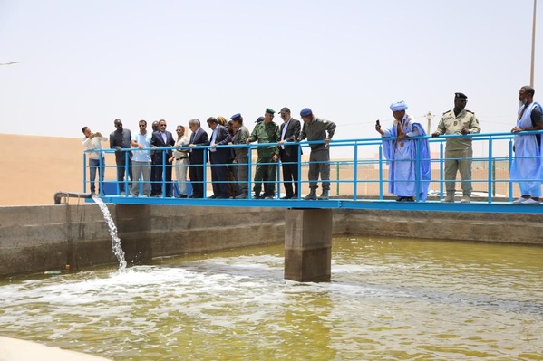 Nouadhibou : Le Délégué Général de « TAAZOUR » visite l’usine de dessalement d’eau de mer et le projet de logement social