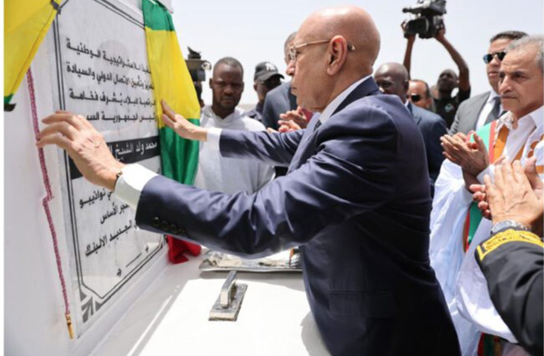 Le Président de la République supervise le lancement du projet de connexion au câble sous-marin international à fibre optique à Nouadhibou Le Président de la République supervise le lancement du projet de connexion au câble sous-marin international à fibre optique à Nouadhibou