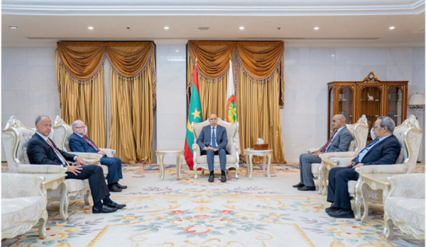 Le Président de la République reçoit une délégation serbe Le Président de la République reçoit une délégation serbe