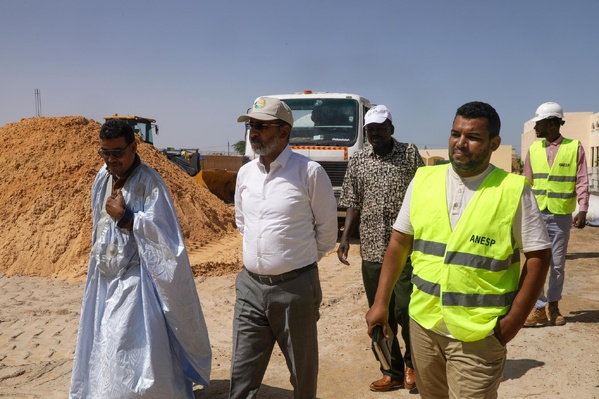 Le Délégué général de “Taazour” s’informe de l’avancement des travaux de construction d’installations éducatives dans les wilayas de Nouakchott.