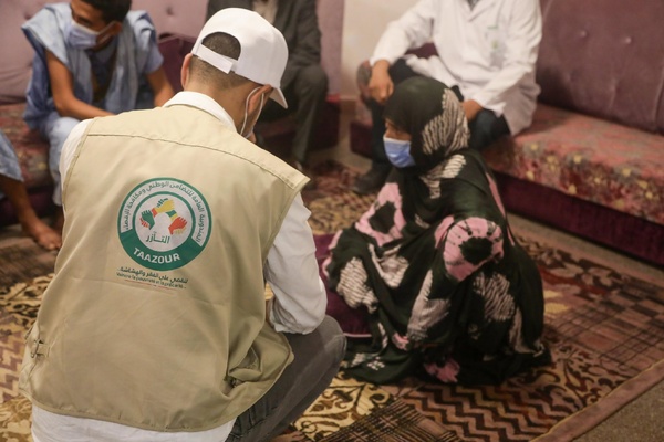 Le délégué général à ‘’TAAZOUR” rend visite à une famille dont le fils a subi une opération réussie de transplantation rénale au CNC. Le délégué général à ‘’TAAZOUR” rend visite à une famille dont le fils a subi une opération réussie de transplantation rénale au CNC.