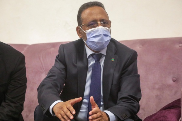 Le délégué général à ‘’TAAZOUR” rend visite à une famille dont le fils a subi une opération réussie de transplantation rénale au CNC. Le délégué général à ‘’TAAZOUR” rend visite à une famille dont le fils a subi une opération réussie de transplantation rénale au CNC.