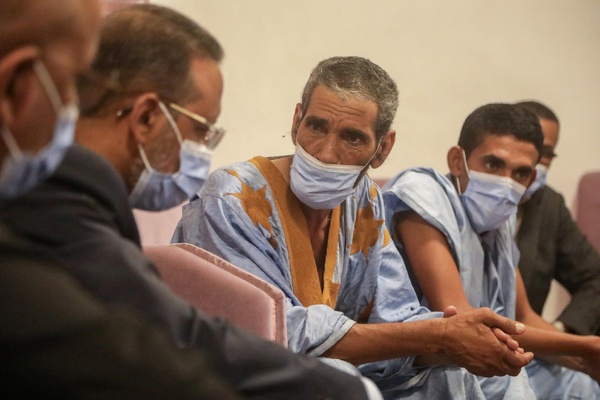Le délégué général à ‘’TAAZOUR” rend visite à une famille dont le fils a subi une opération réussie de transplantation rénale au CNC.