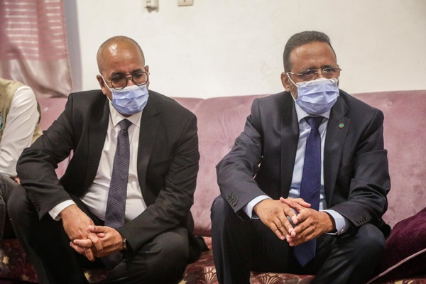 Le délégué général à ‘’TAAZOUR” rend visite à une famille dont le fils a subi une opération réussie de transplantation rénale au CNC.