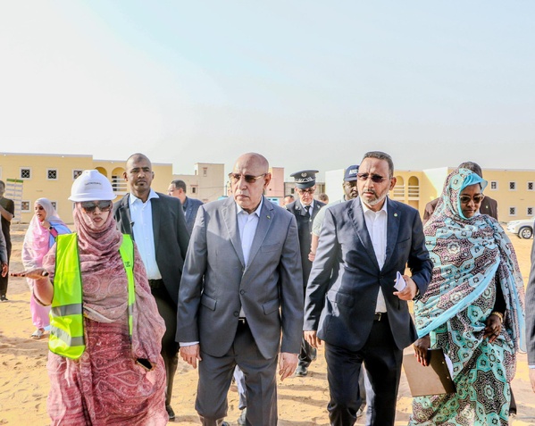 Taazour : Le Président de la République effectue une visite de terrain dans plusieurs écoles en construction dans les wilayas de Nouakchott Taazour : Le Président de la République effectue une visite de terrain dans plusieurs écoles en construction dans les wilayas de Nouakchott