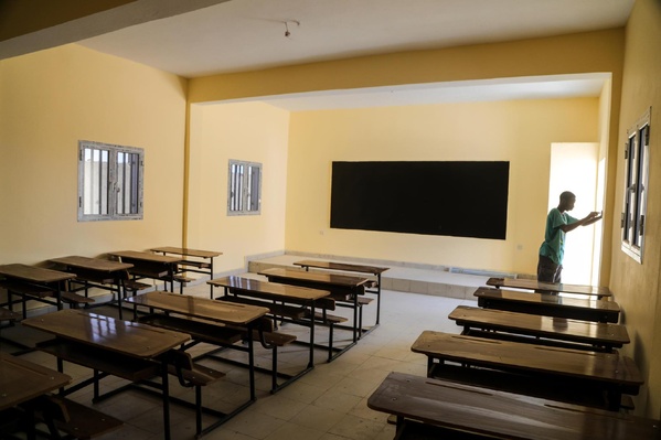 Taazour : Le Président de la République effectue une visite de terrain dans plusieurs écoles en construction dans les wilayas de Nouakchott