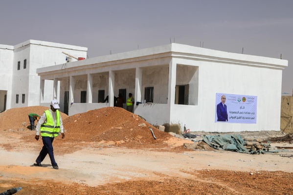 Taazour : Le Président de la République effectue une visite de terrain dans plusieurs écoles en construction dans les wilayas de Nouakchott