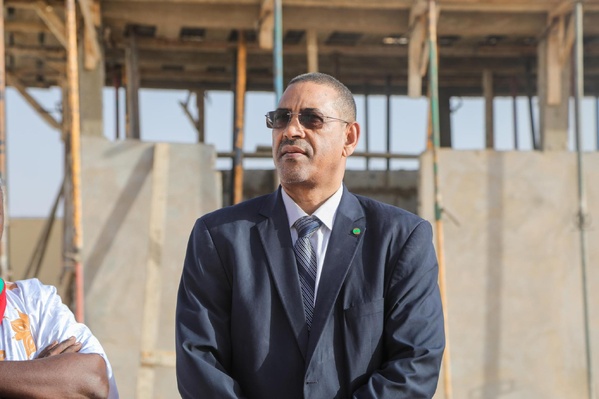Taazour : Le Président de la République effectue une visite de terrain dans plusieurs écoles en construction dans les wilayas de Nouakchott Taazour : Le Président de la République effectue une visite de terrain dans plusieurs écoles en construction dans les wilayas de Nouakchott