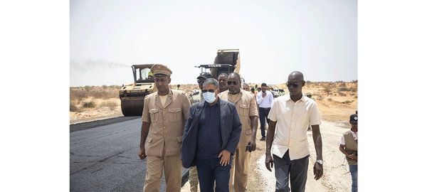 Le ministre de l’Équipement inspecte certains axes routiers dans les trois wilayas de Nouakchott