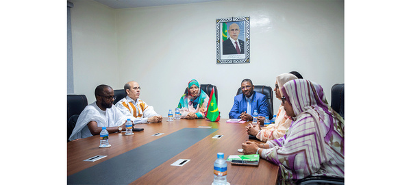 Le Ministre Délégué auprès du Ministre de l’Intérieur rencontre la Présidente du Groupe Parlementaire de Soutien à la Décentralisation et au Développement Local et les députés de Nouakchott