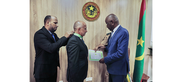 Décoration de l’ambassadeur de France à l’occasion de la fin de sa mission en Mauritanie