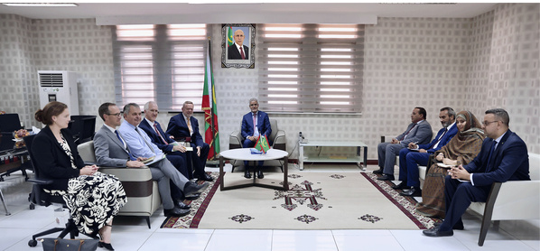 Le ministre de l’Économie et des Finances reçoit une délégation britannique de haut niveau Le ministre de l’Économie et des Finances reçoit une délégation britannique de haut niveau