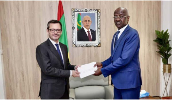 Le ministre des Affaires étrangères reçoit les copies figurées des lettres de créance du nouvel ambassadeur français en Mauritanie Le ministre des Affaires étrangères reçoit les copies figurées des lettres de créance du nouvel ambassadeur français en Mauritanie