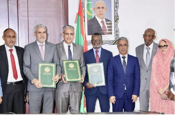 Le gouvernement signe un contrat de partenariat avec le secteur privé pour la construction d’une centrale hybride solaire et éolienne de 60 MW Le gouvernement signe un contrat de partenariat avec le secteur privé pour la construction d’une centrale hybride solaire et éolienne de 60 MW