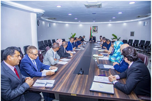 Le Premier ministre préside un comité ministériel pour discuter de l’état de la commande publique nationale et du code des marchés publics qui la régit Le Premier ministre préside un comité ministériel pour discuter de l’état de la commande publique nationale et du code des marchés publics qui la régit