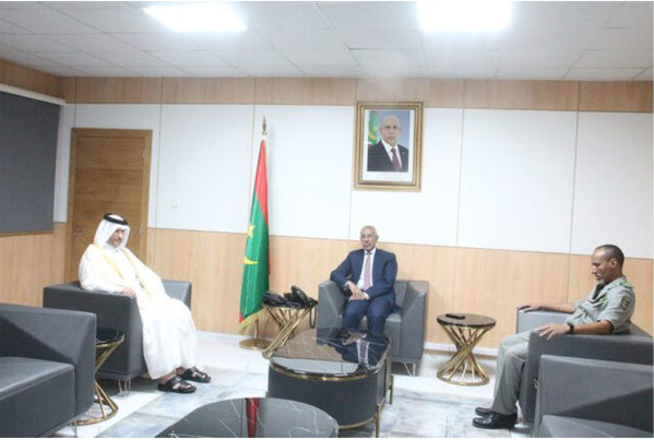 Le ministre de la Défense reçoit l’ambassadeur du Qatar dans notre pays Le ministre de la Défense reçoit l’ambassadeur du Qatar dans notre pays