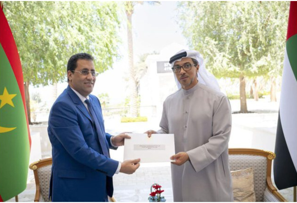 Le Premier ministre remet un message écrit du Président de la République au Président émirati Le Premier ministre remet un message écrit du Président de la République au Président émirati
