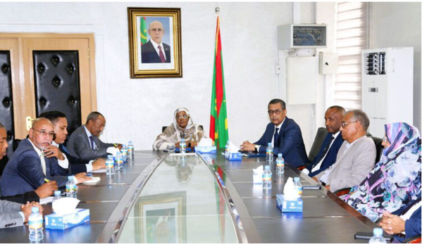 La ministre de la Fonction Publique et du Travail effectue une visite dans certaines administrations et institutions relevant de son secteur La ministre de la Fonction Publique et du Travail effectue une visite dans certaines administrations et institutions relevant de son secteur