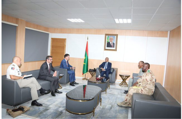 Le ministre de la Défense reçoit une délégation française Le ministre de la Défense reçoit une délégation française