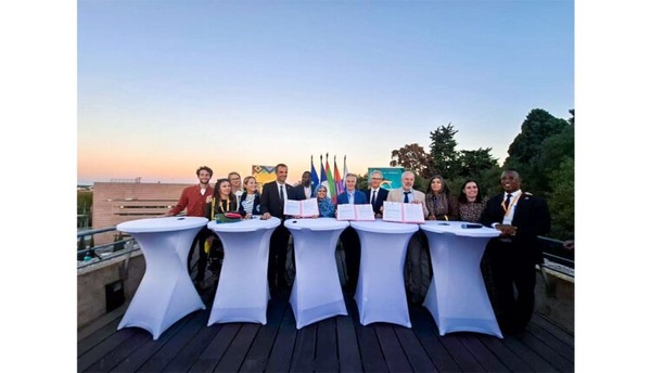 Montpellier : la présidente de la région de Nouakchott signe un accord de subvention pour financer un projet visant à améliorer l’accès à l’eau Montpellier : la présidente de la région de Nouakchott signe un accord de subvention pour financer un projet visant à améliorer l’accès à l’eau