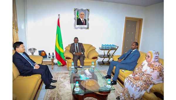 Le ministre Délégué auprès du ministre de l’Intérieur s’entretient avec l’Ambassadeur de Chine Le ministre Délégué auprès du ministre de l’Intérieur s’entretient avec l’Ambassadeur de Chine