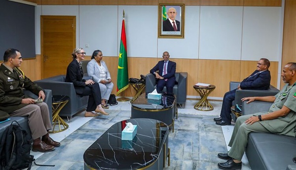 Le ministre de la Défense reçoit la Chargée d’affaires par intérim de l’ambassade des États-Unis à Nouakchott Le ministre de la Défense reçoit la Chargée d’affaires par intérim de l’ambassade des États-Unis à Nouakchott