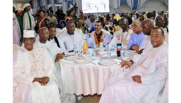 Le ministre de la Culture préside la célébration des 40 ans de service de l’artiste mauritano- sénégalais Baba Maal Le ministre de la Culture préside la célébration des 40 ans de service de l’artiste mauritano- sénégalais Baba Maal