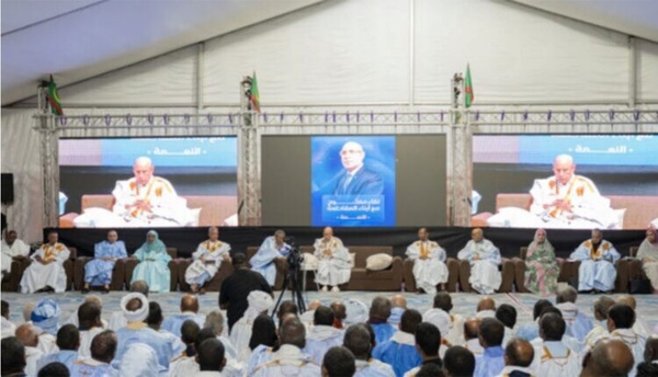 Le Président de la République lors d’une réunion avec les cadres de Néma: Notre rencontre de ce soir est une occasion précieuse de vous écouter et d’entendre vos opinions issues de votre réalité quotidienne Le Président de la République lors d’une réunion avec les cadres de Néma: Notre rencontre de ce soir est une occasion précieuse de vous écouter et d’entendre vos opinions issues de votre réalité quotidienne