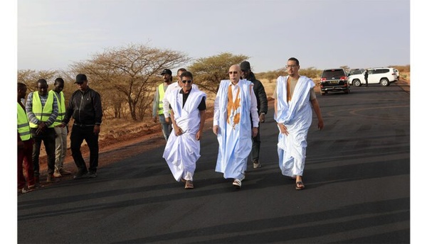 Le Président de la République s’informe de l’avancement des travaux sur la route Amourj – Adelbeghrrou Le Président de la République s’informe de l’avancement des travaux sur la route Amourj – Adelbeghrrou