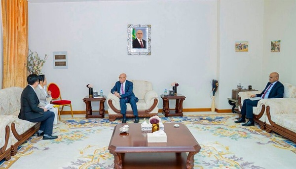 Le président de la République reçoit la vice-présidente du groupe chinois Paiyang SOREC SA