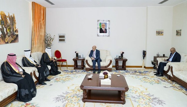 Le président de la République reçoit le président du Conseil des chambres de commerce saoudiennes Le président de la République reçoit le président du Conseil des chambres de commerce saoudiennes