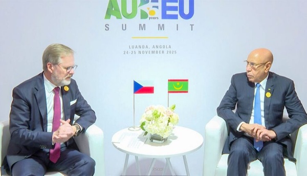 Le Président de la République reçoit le Premier ministre tchèque Le Président de la République reçoit le Premier ministre tchèque