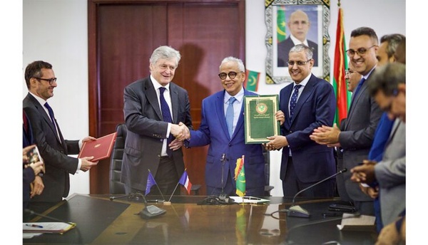 Signature d’un accord de prêt pour financer un projet de 10 centrales solaires Signature d’un accord de prêt pour financer un projet de 10 centrales solaires