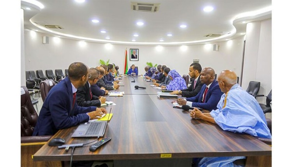 Le Premier ministre préside la réunion du Comité ministériel chargé d’étudier le site le plus approprié pour l’établissement de la nouvelle zone industrielle Le Premier ministre préside la réunion du Comité ministériel chargé d’étudier le site le plus approprié pour l’établissement de la nouvelle zone industrielle