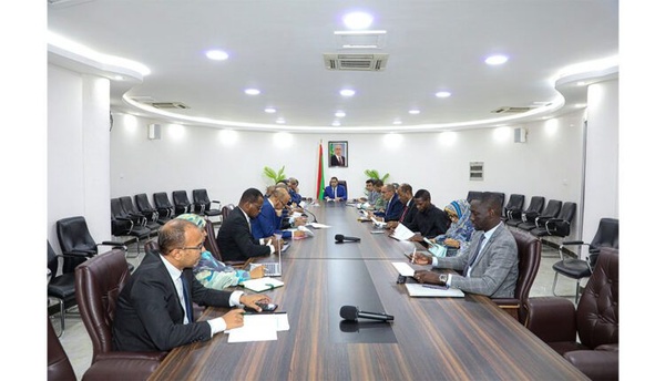 Le Premier ministre préside une réunion sur la numérisation des services du guichet unique à l’Agence de promotion des investissements Le Premier ministre préside une réunion sur la numérisation des services du guichet unique à l’Agence de promotion des investissements