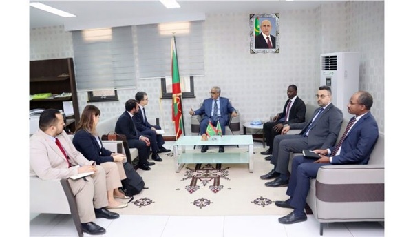 Le ministre des Affaires économiques s’entretient avec une délégation du Fonds italien de dépôt et de crédit Le ministre des Affaires économiques s’entretient avec une délégation du Fonds italien de dépôt et de crédit