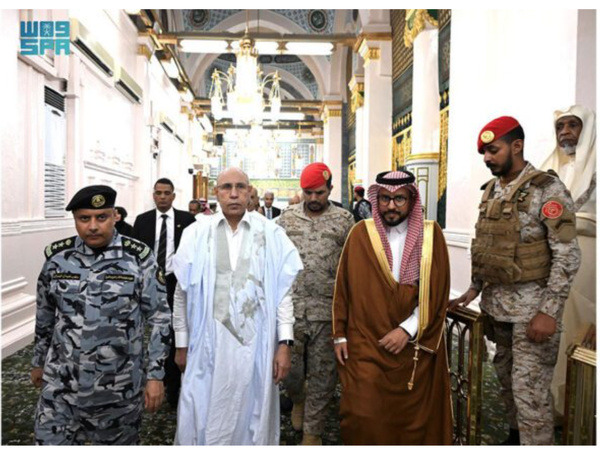 Le Président de la République visite la Mosquée du Prophète et prie dans la Rawdah Al-Sharifah Le Président de la République visite la Mosquée du Prophète et prie dans la Rawdah Al-Sharifah