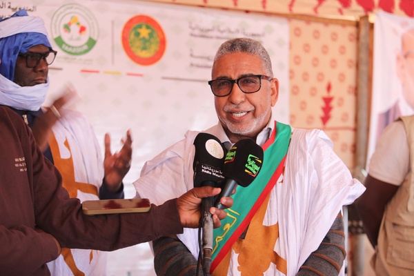 Le délégué général à Taazour supervise le lancement du projet de développement intégré en faveur de la municipalité de Ouadane Le délégué général à Taazour supervise le lancement du projet de développement intégré en faveur de la municipalité de Ouadane