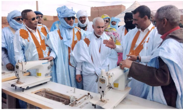 Le ministre de la Culture supervise la distribution de machines à coudre aux coopératives féminines à Ouadane Le ministre de la Culture supervise la distribution de machines à coudre aux coopératives féminines à Ouadane