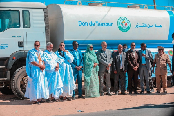 Taazour fait don de trois camions citernes et 140 réservoirs d’eau aux communes de Nouakchott nord