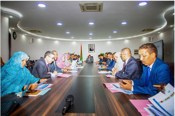 Le Premier ministre préside la réunion périodique du Comité ministériel chargé du suivi de la mise en œuvre des grands projets