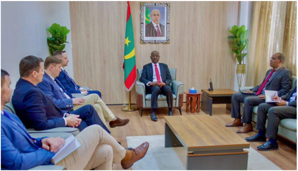 Le ministre des Affaires étrangères reçoit une délégation de la République de Hongrie