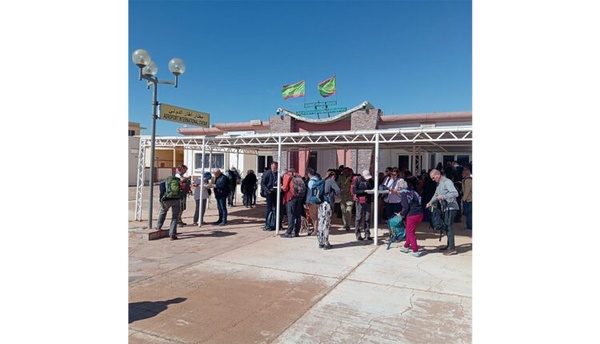 Atterrissage à Atar du cinquième vol charter avec à son bord 147 touristes Atterrissage à Atar du cinquième vol charter avec à son bord 147 touristes