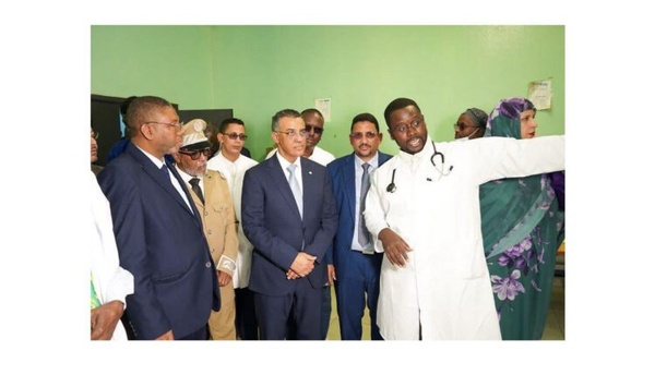 Le Ministre de la Santé et le Ministre Délégué auprès du Ministre de l’Intérieur visitent les établissements de santé à Kaédi