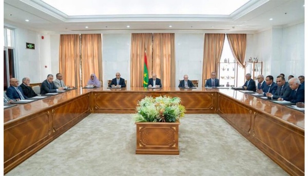 Le Président de la République reçoit le président de l’Union des Employeurs et un groupe d’acteurs du secteur de la pêche Le Président de la République reçoit le président de l’Union des Employeurs et un groupe d’acteurs du secteur de la pêche