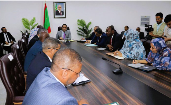 Le Premier ministre préside la réunion du Comité ministériel chargé de préparer la deuxième phase du programme de développement de la ville de Nouakchott Le Premier ministre préside la réunion du Comité ministériel chargé de préparer la deuxième phase du programme de développement de la ville de Nouakchott