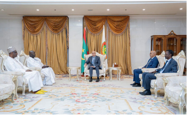 Le Président de la République reçoit en audience un envoyé spécial du Président de la Gambie Le Président de la République reçoit en audience un envoyé spécial du Président de la Gambie