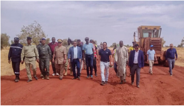 Le ministre de l’Équipement visite des axes routiers au Guidimakha